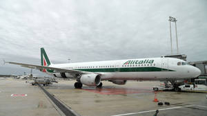 Apron Alitalia Wallpaper