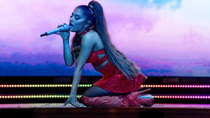 Ariana Grande At Lollapalooza Wallpaper