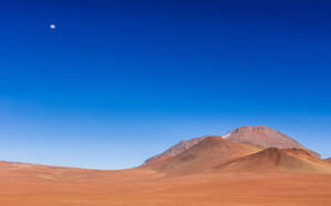 Arid Desert Mountain Clean 4k Wallpaper