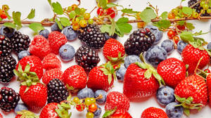 Assortment Of Vibrant, Fresh Boysenberries Wallpaper