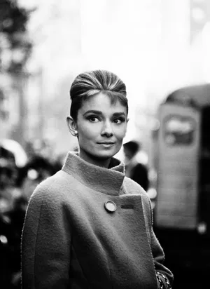 Audrey Hepburn On Breakfast At Tiffanys Set Wallpaper