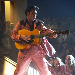 Austin Butler As Elvis With Guitar Wallpaper