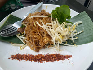 Authentic Pad Thai Noodles With Bean Sprouts And Chili Flakes Wallpaper