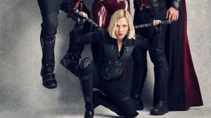 Avengers Infinity War 4k Crouching Natasha Wallpaper