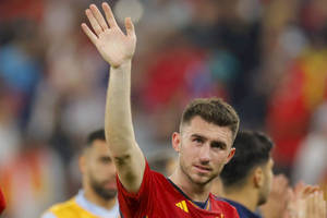 Aymeric Laporte Waving To Fans Wallpaper