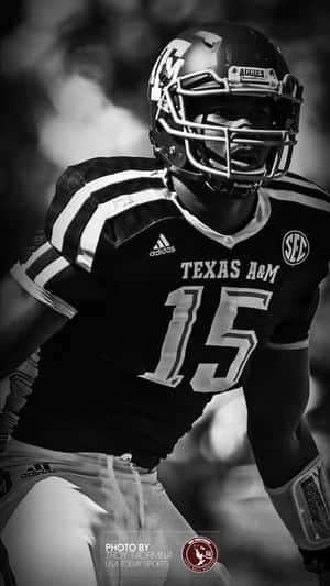 B&w Texas Am Football Player Wallpaper