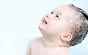 Baby Love Taking A Bath Wallpaper