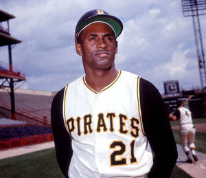 Baseball Legend Roberto Clemente At Forbes Field Wallpaper