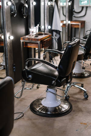 Bauty Salon Swivelling Chair Wallpaper