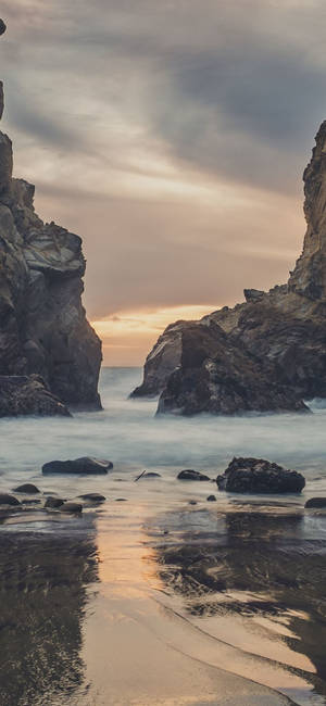 Beach 4k Iphone Gray Rock Formations Overcast Wallpaper