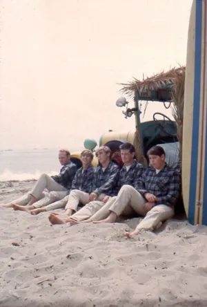 Beach Boys Matching Outfit Sand Wallpaper