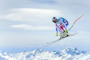 Beat Feuz Alpine Skiing Jumping Wallpaper