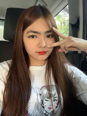 Beautiful Dexie Diaz Flaunting Her Long Lustrous Hair Wallpaper