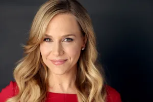 Beautiful Julie Benz With Wavy Brown Hair Wallpaper