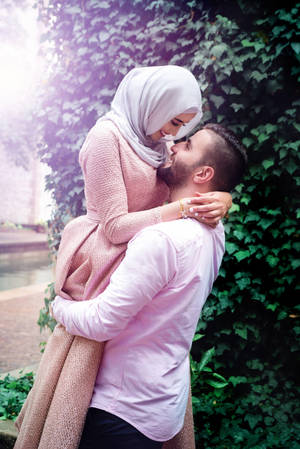 Beautiful Muslim Couple Pose Wallpaper