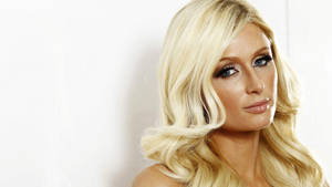 Beautiful Paris Hilton Blonde Model Wallpaper