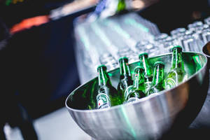 Beer Bottles Heineken In Stainless Bowl Wallpaper