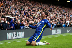 Ben Chilwell Kneeling On Field Wallpaper