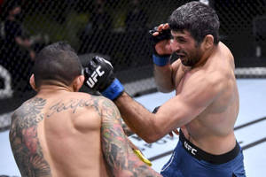 Beneil Dariush Punching Opponent Wallpaper