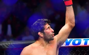 Beneil Dariush Raising His Victorious Left Arm After A Fight Wallpaper