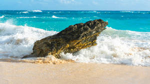 Bermuda Rock And Waves Wallpaper