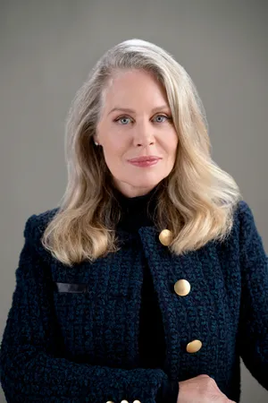 Beverly D' Angelo Elegant Portrait Wallpaper