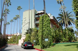 Beverly Hills Hotel Landmark Wallpaper