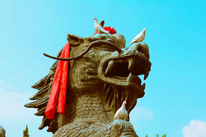 Big Dragon Statue Wallpaper