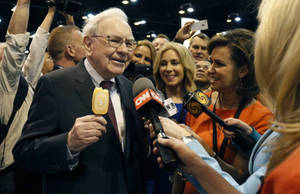 Billionaire Investor Warren Buffett During An Interview Wallpaper