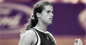 Black-and-white Amélie Mauresmo Wallpaper