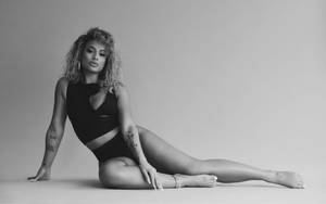 Black And White Danileigh Wallpaper