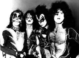 Black And White Kiss Band Wallpaper