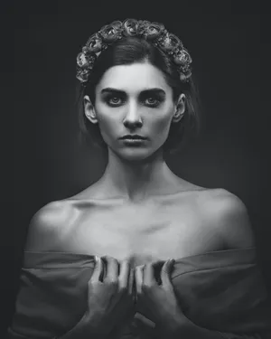 Black And White Portrait Of A Rose Crown Wallpaper