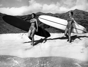 Black And White Vintage Surf Women Portrait Wallpaper