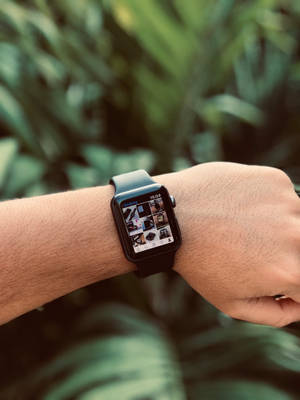 Black Apple Smartwatch Wallpaper