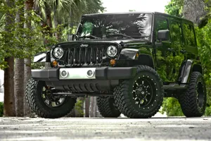 Black Thar 4k Mirror Doors Wallpaper