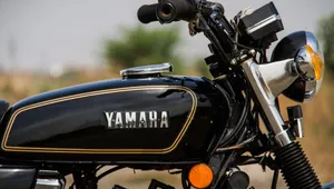 Black Yamaha Rx100 Side Shot Wallpaper