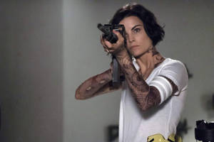 Blindspot Character Jane Doe Aiming A Rifle Wallpaper