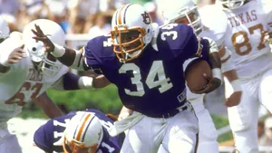 Bo Jackson Dodging Opponents Wallpaper