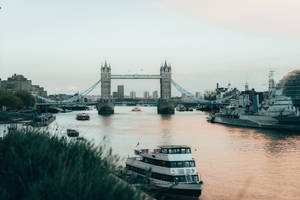 Boats Under Tower Bridge Wallpaper