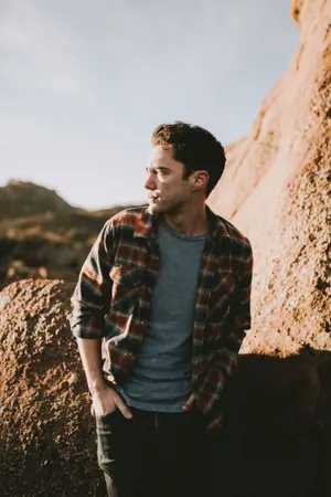 Boyfriend Look Darren Barnet Wallpaper