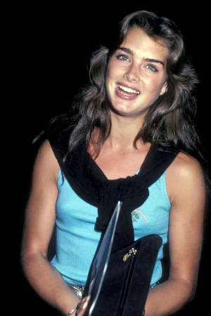 Brooke Shields Black Scarf Wallpaper