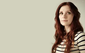 Bryce Dallas Howard Black And White Stripes Wallpaper