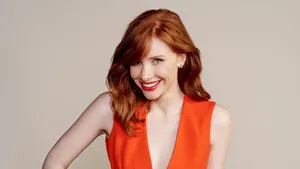 Bryce Dallas Howard Red Aesthetic Dress Wallpaper
