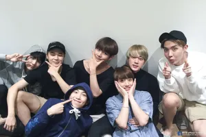 Bts Members All Smiles Wallpaper