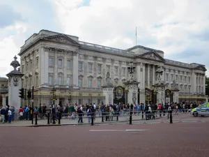 Buckingham Palace Tourists Wallpaper