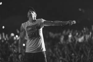 Buff Eminem In White T-shirt Wallpaper