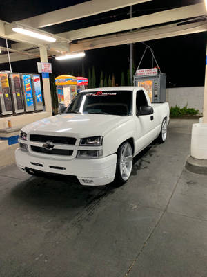 Bulky White Dropped Truck Wallpaper