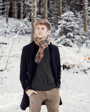 Burberry Outfit In Snow Wallpaper