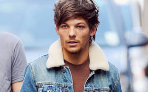 Candid Louis Tomlinson Outdoors Wallpaper